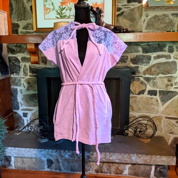Vintage Other - Vintage terry cloth and lace wrap